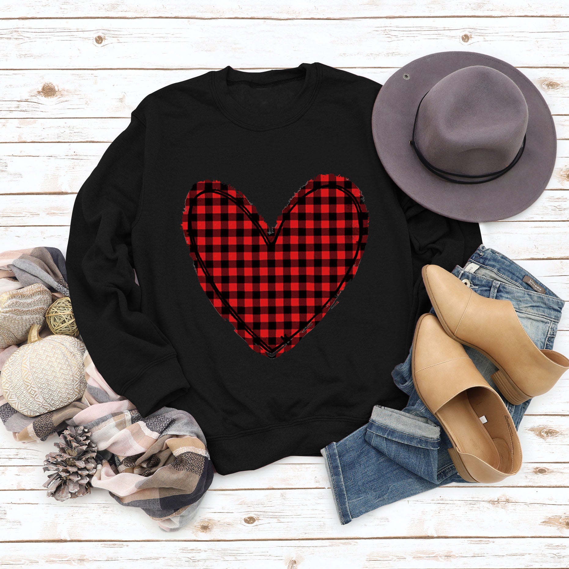 Wholesale Valentine's Day women's clothing autumn and winter plaid love printed casual sweater